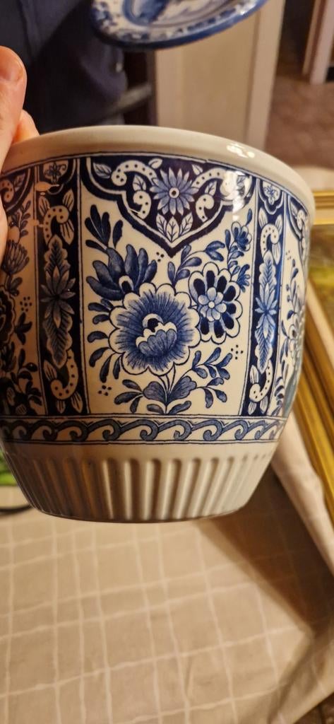 Vase /pot bleu de Delft, Enlèvement