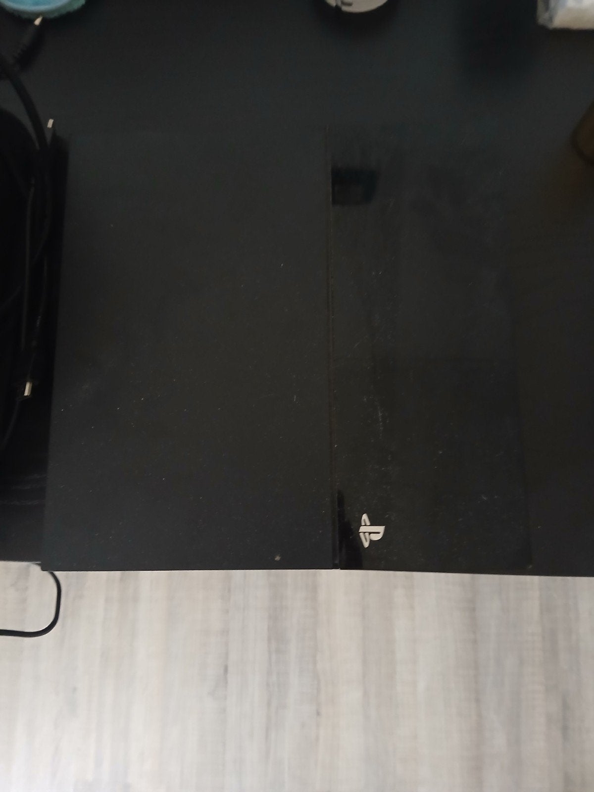 PS4, Games en Spelcomputers, Ophalen, Zo goed als nieuw, Met 3 controllers of meer, Slim