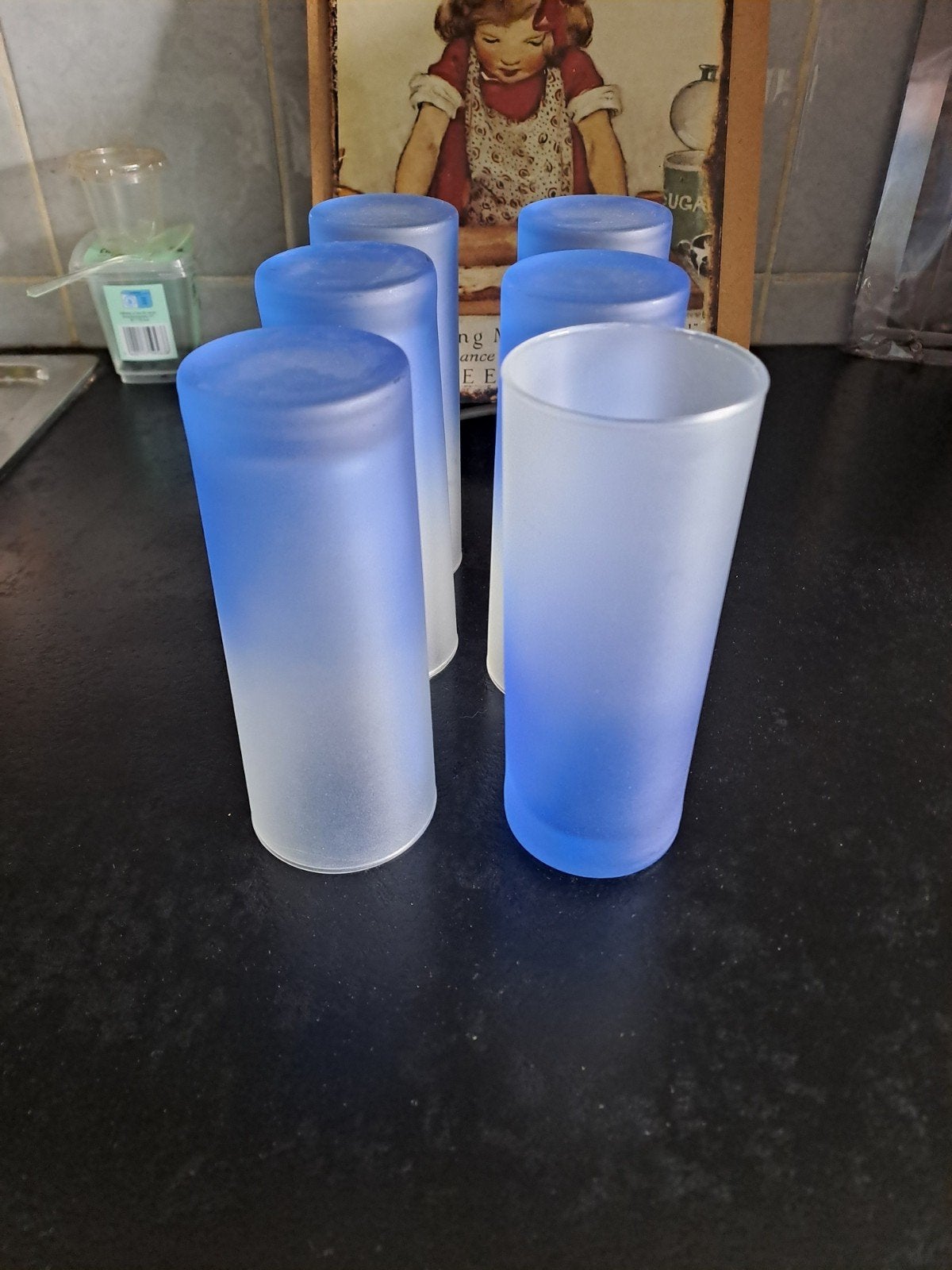 6 verres à eaux colorés bleus neufs., Neuf, Verre ou Verres, Verre, Enlèvement