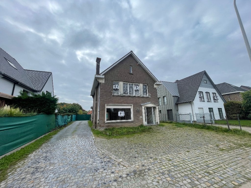 Uniek vastgoed met magazijn en bouwgrond in Sint niklaas, Immo, 3226 m², 1500 m² of meer, Sint niklaas, Provincie Oost-Vlaanderen