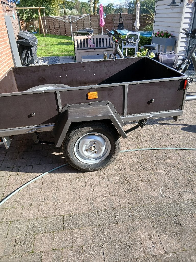 Vernieuwde aanhangwagen, Enlèvement, Utilisé