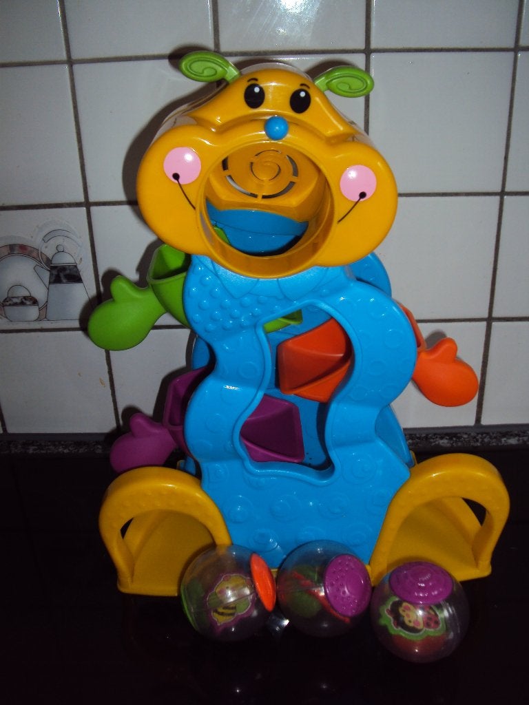 Fisher price,lief muzikaal diertje 3 balletjes (rol a round), Kinderen en Baby's, Speelgoed | Fisher-Price, Ophalen of Verzenden