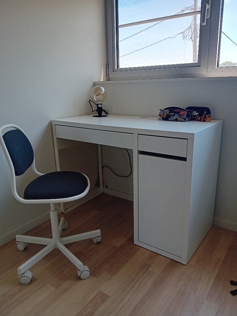 Bureau met stoel, Maison & Meubles, Bureaux, Utilisé, Bureau enfant, IKEA, Moderne, Panneau de particules ou MDF, Noir, Goulotte de câbles