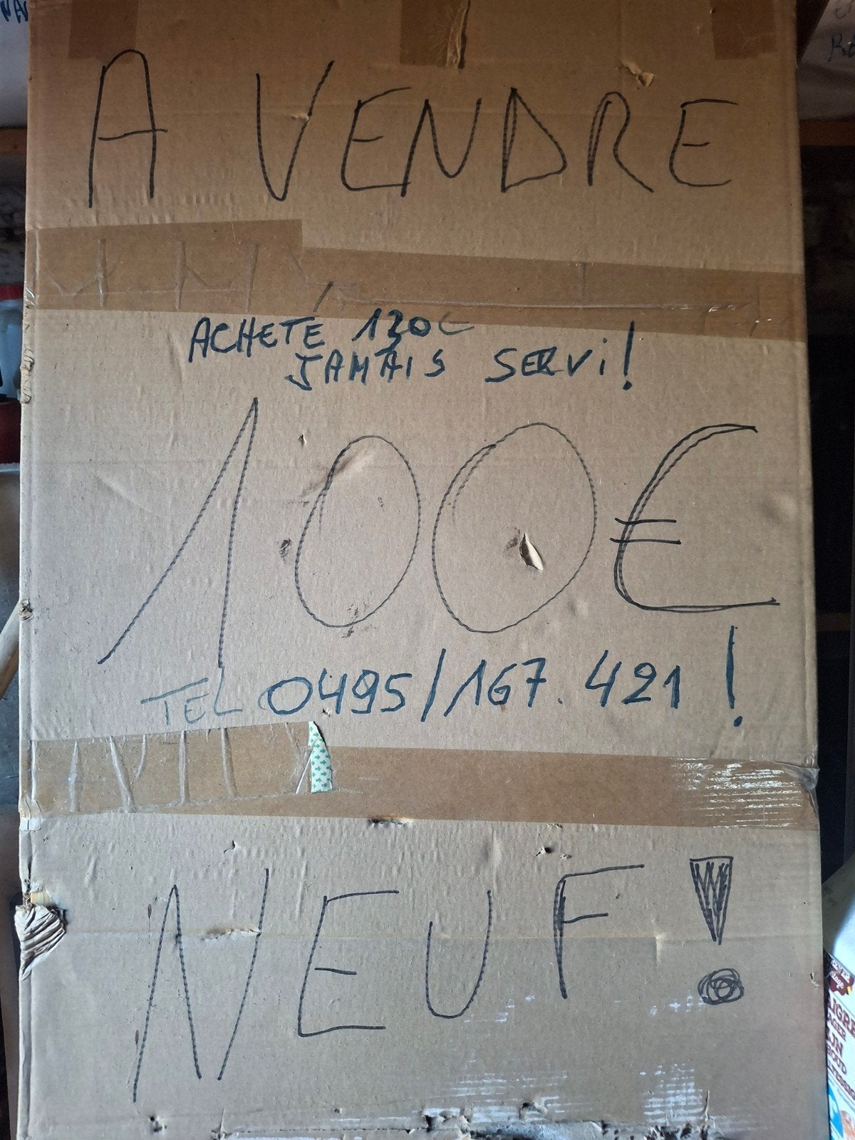 Nieuwe brasserie-tafel en -banken