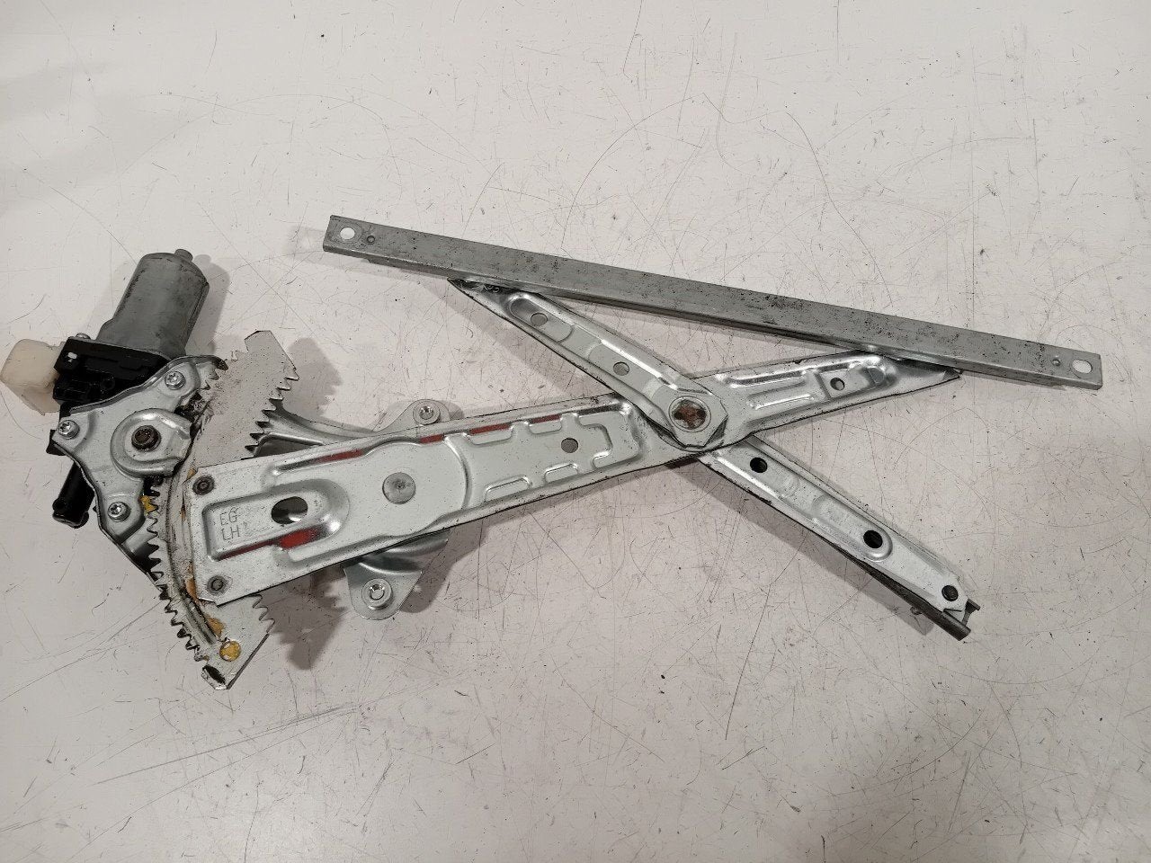 Raammechaniek elektrisch links achter Nissan X-Trail, Onderdelen@venauto.nl, Van der Ven Autorecycling B.V., Gebruikt, Ettenseweg 76, 4706 PB Roosendaal, The Netherlands
