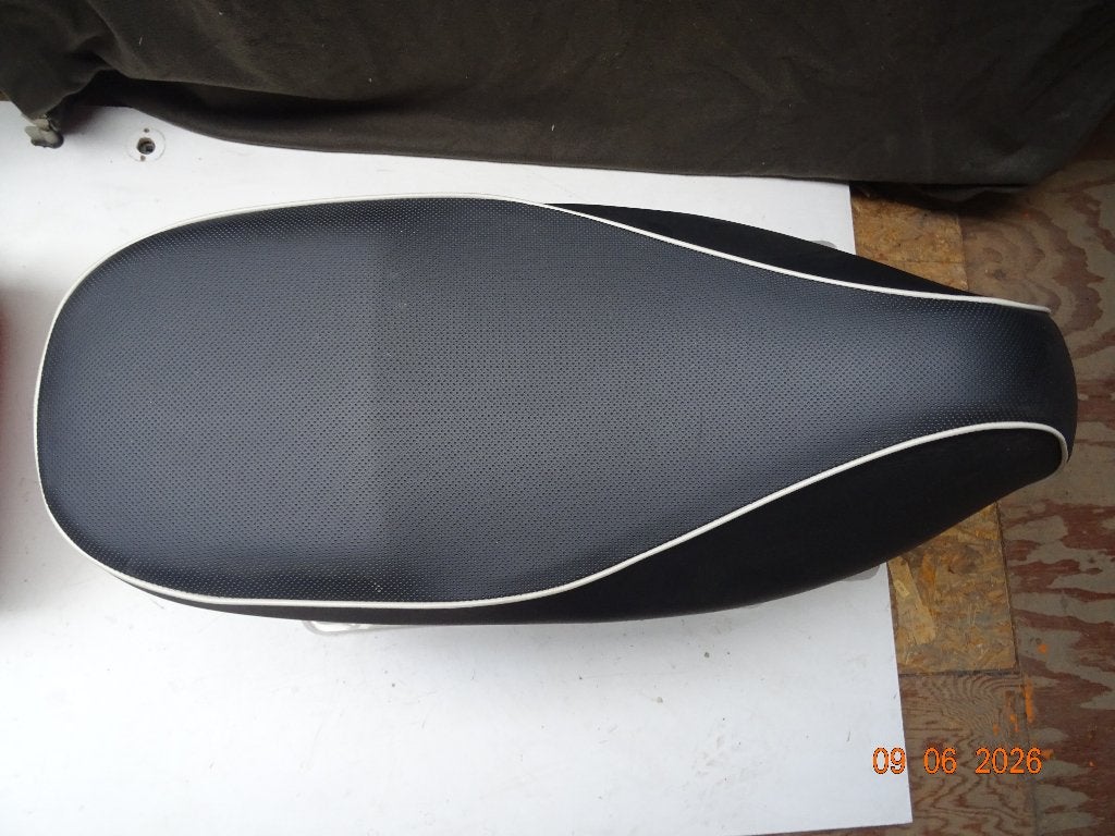 Vespa gts 300 zadel, Ophalen, Gebruikt