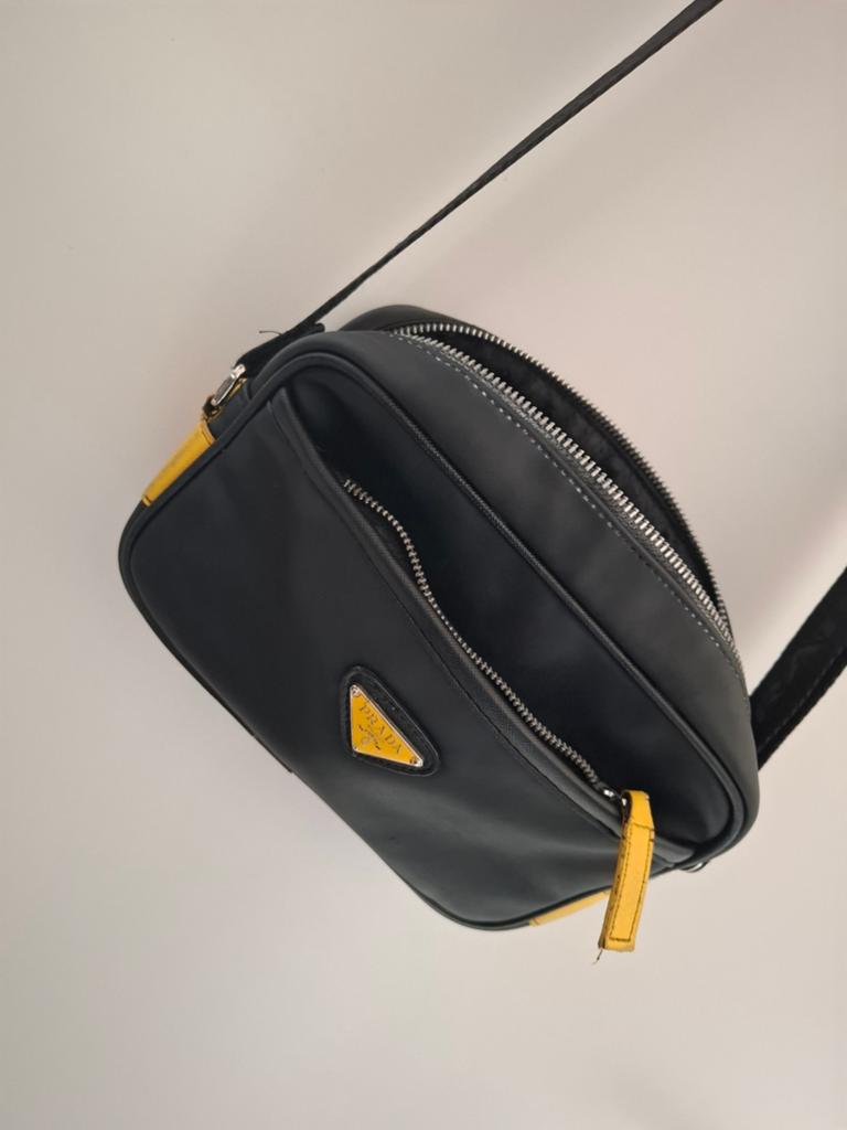 Prada tas, Ophalen
