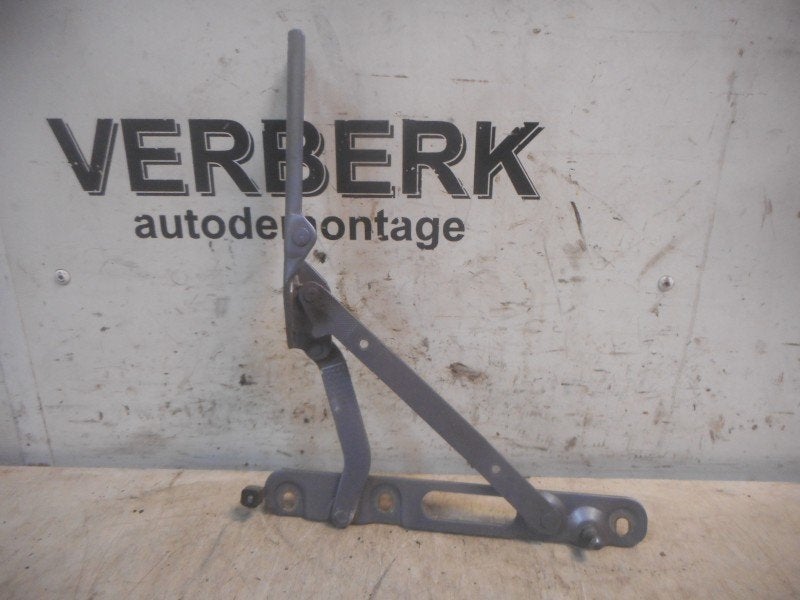 COFFRE COUVERCLE CHARNIERE DROIT BMW 3 serie (E36 / 4), Utilisé, BMW, Petuelring 130
80809  München, DE, Bayerische Motoren Werke AG