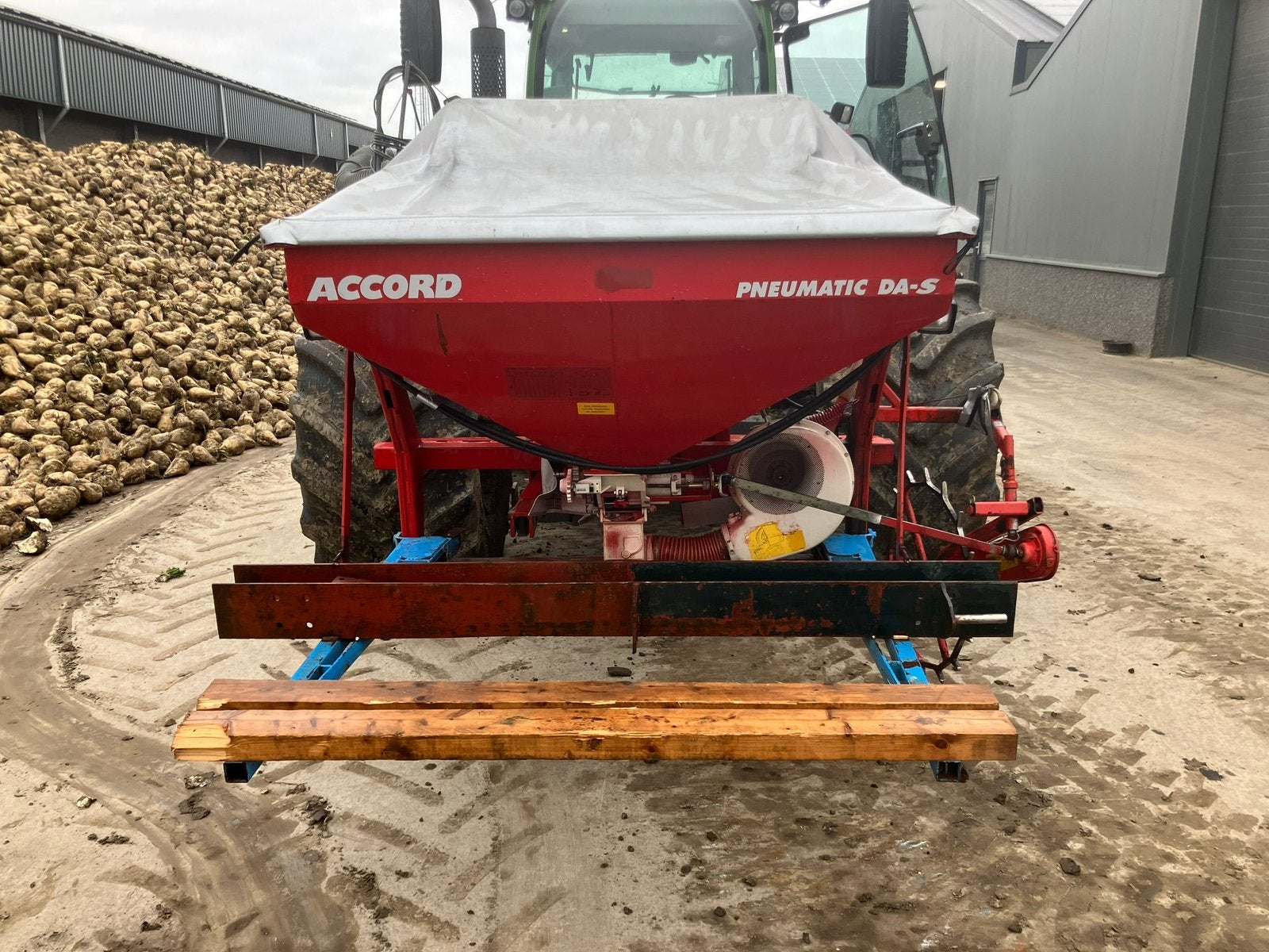 Accord zaaitank fronttank pneumaat zaaimachine, Zakelijke goederen, Ophalen, Akkerbouw, Zaaien, Planten of Poten