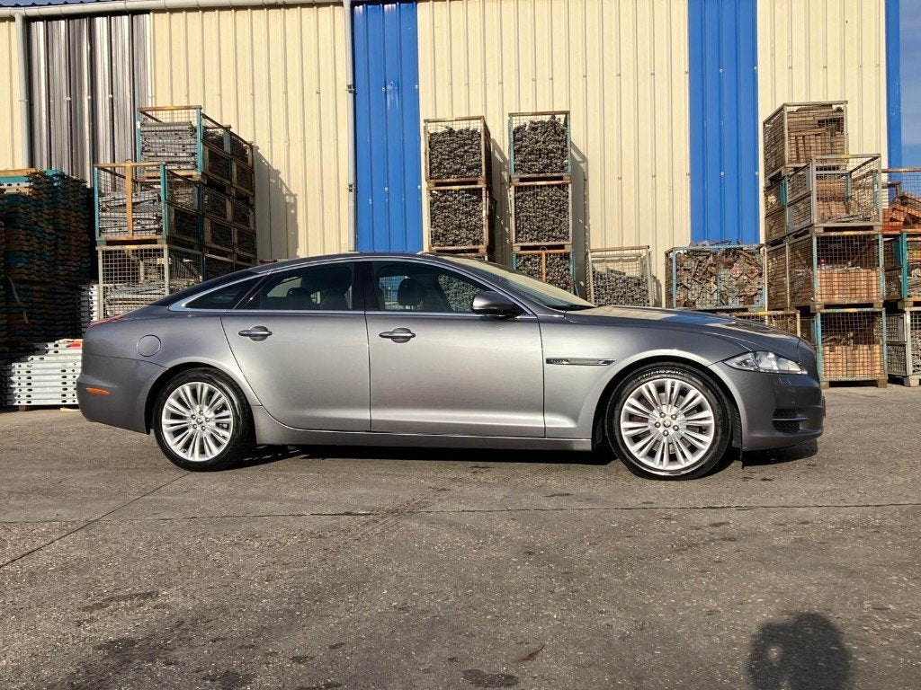 Jaguar XJ Nieuwe banden, Auto's, Automaat, Euro 5, Achterwielaandrijving, Zwart