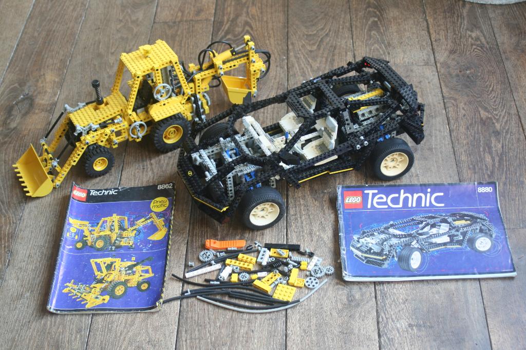 2 x lego technic sets 8862 backhoe + 8880 super car, Kinderen en Baby's, Speelgoed | Duplo en Lego, Zo goed als nieuw, Lego, Complete set