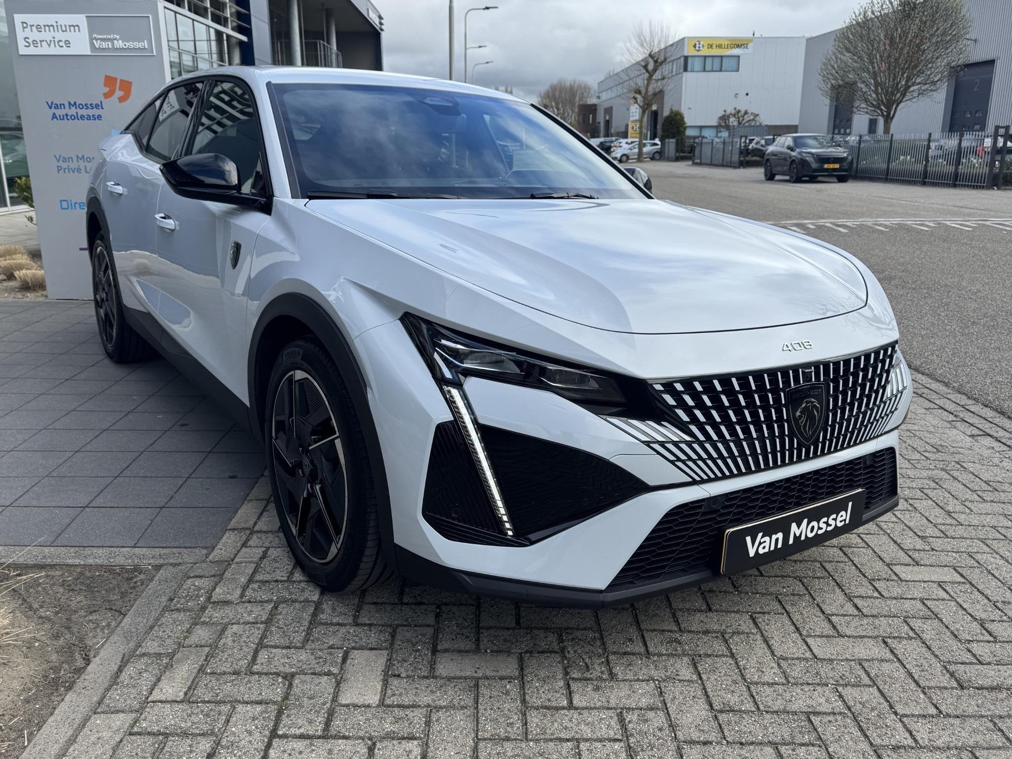 Peugeot 408 1.2 HYBRID 145 e-DSC6 GT+pano dak verwacht, 116 g/km, Wit, Bedrijf, 5 zetels