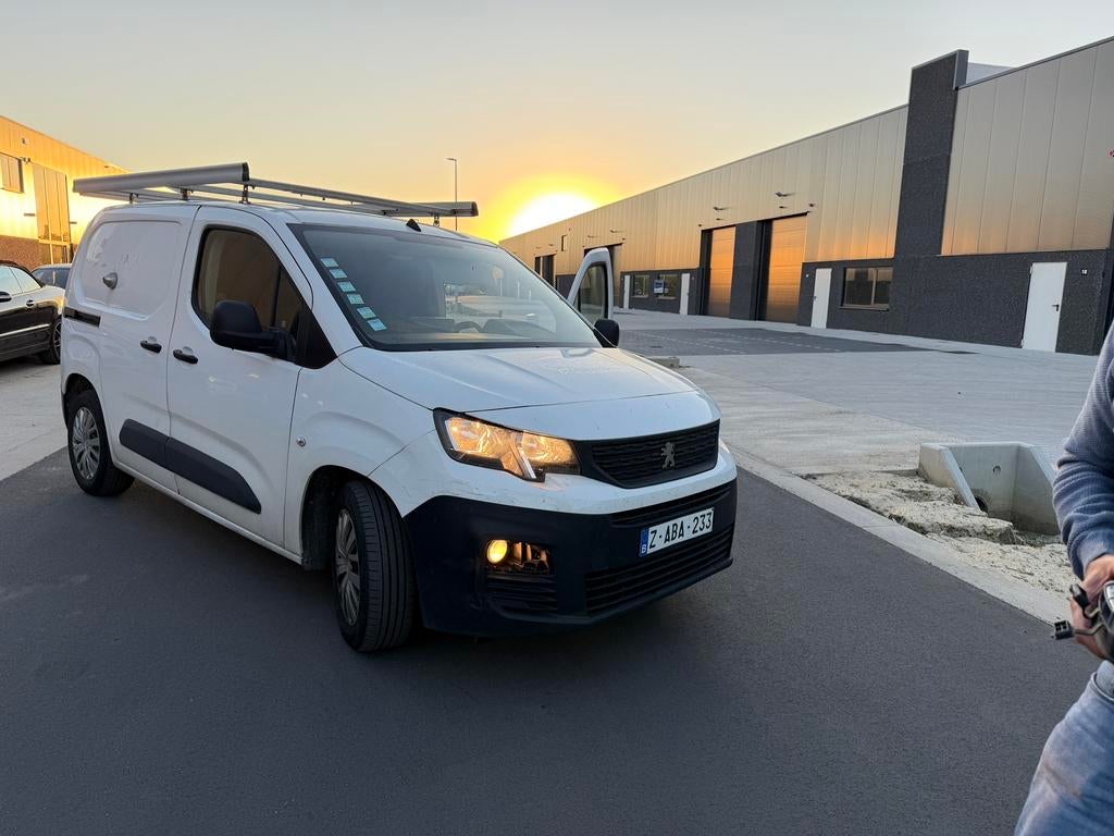 Peugeot partner 1.5 diesel 2019, Auto's, 4 cilinders, Wit, Bedrijf, Te koop