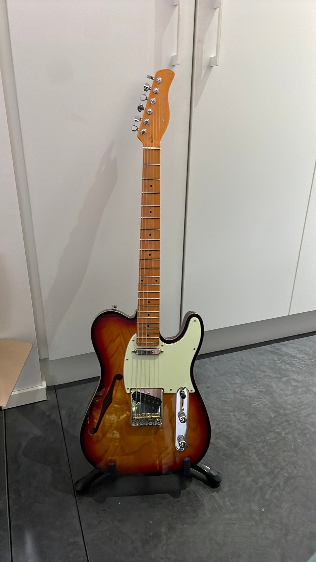 Sire Larry Carlton T7TV 3-Tone Sunburst, Musique & Instruments, Instruments à corde | Guitares | Électriques, Enlèvement, Comme neuf