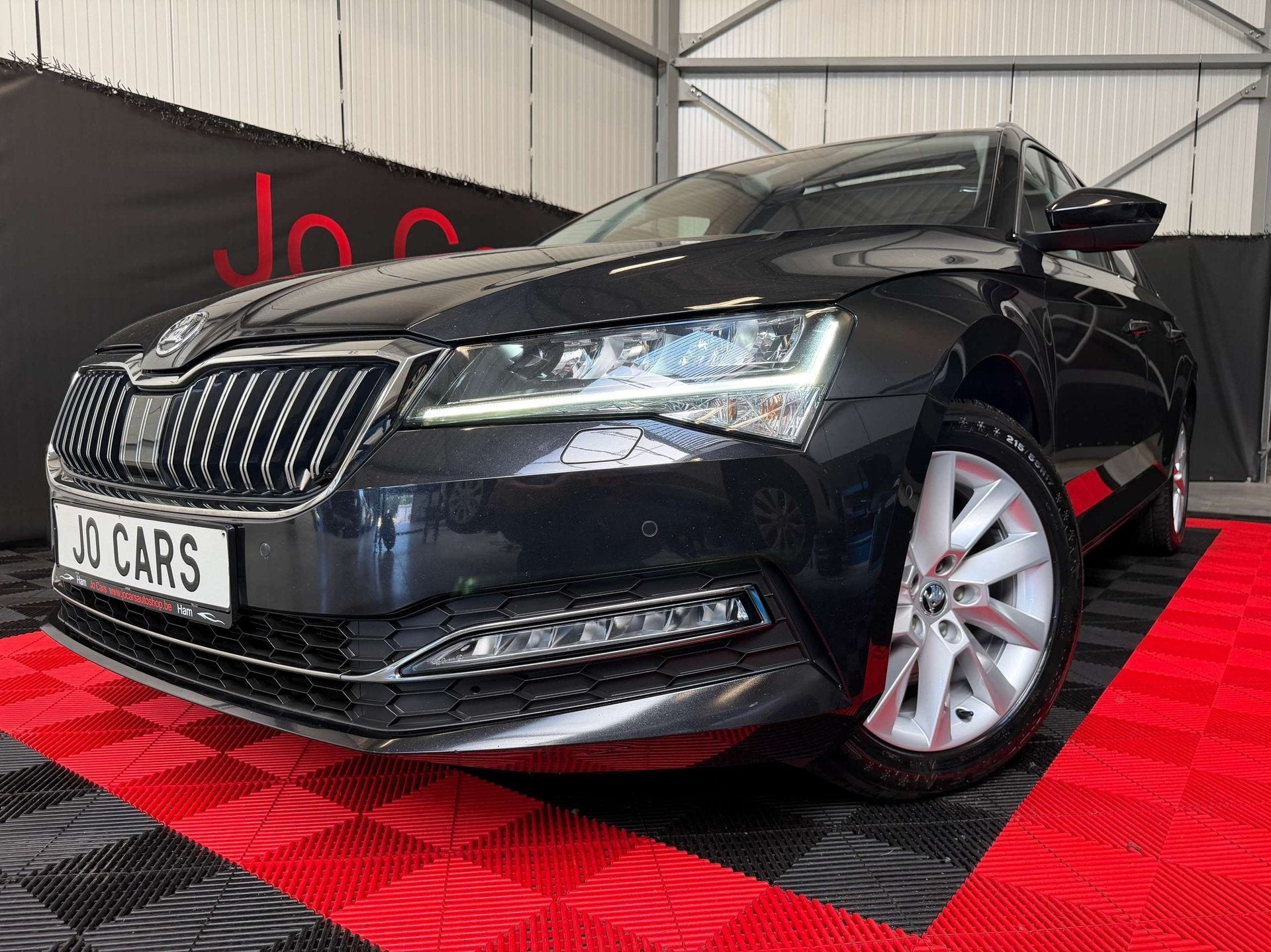 Skoda Superb Combi 1.5/Led/Leder/Pano/Camera/Key Less/Trekha, Auto's, Skoda, Automaat, Dealer onderhouden, Lichtsensor, 4 cilinders