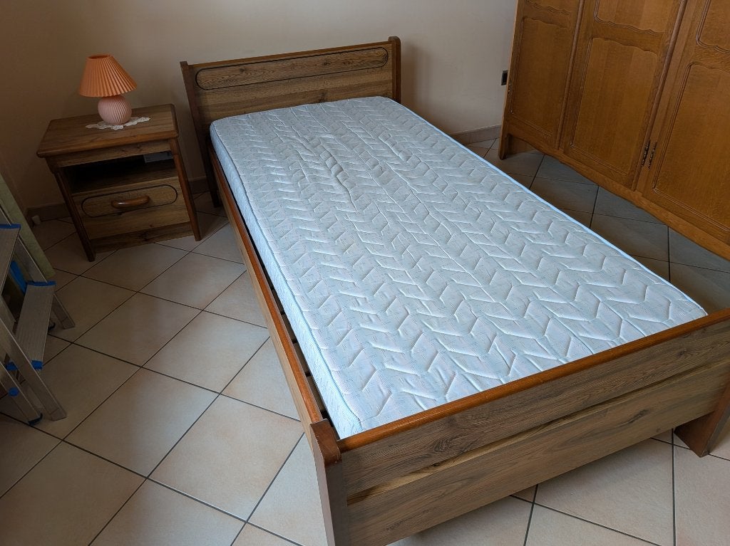 Bed, boxspring, matras + nachtkastje voor Kot, Ophalen, Gebruikt, Eenpersoons, Bruin