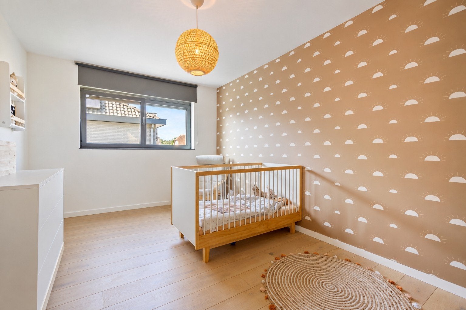 Baby slaapkamer: bed+matras + kast + commode, Ophalen