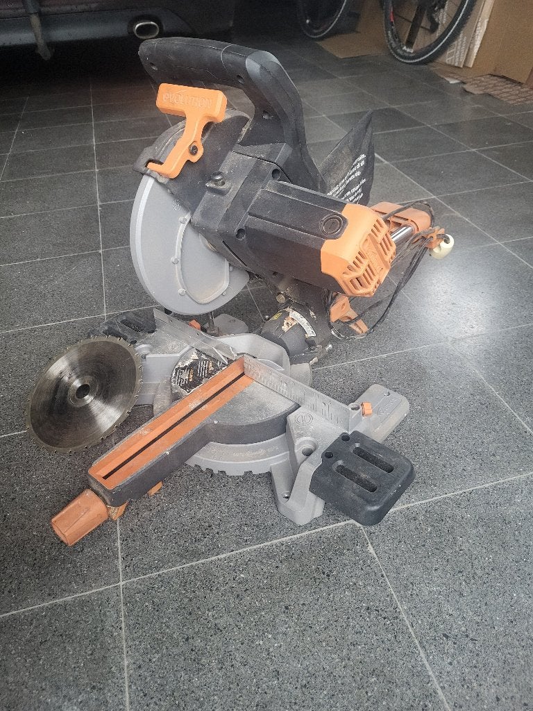 Verstekzaag hout en metaal. Evolution rage, Doe-het-zelf en Bouw, Gereedschap | Zaagmachines, Ophalen, Gebruikt, Powertool, Afkortzaag