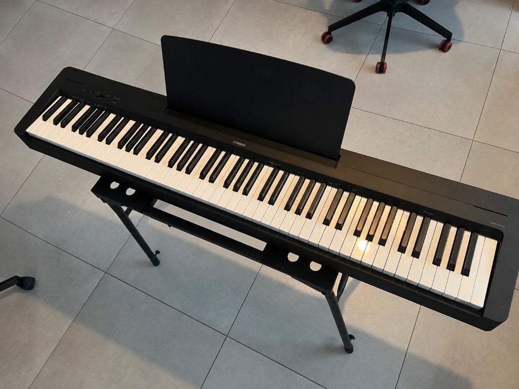 Piano numérique Yamaha P-145 + équipement complet, Muziek en Instrumenten, Ophalen, Zo goed als nieuw, 88 toetsen, Yamaha