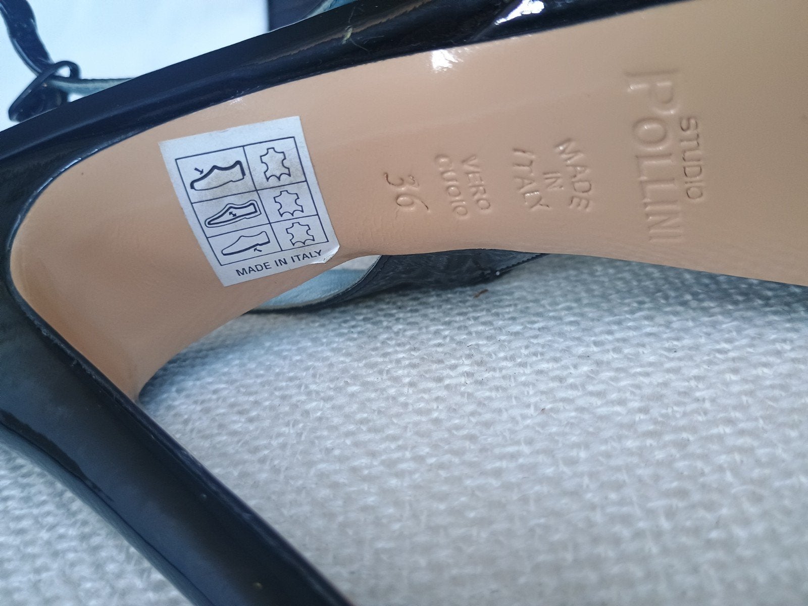 Talon aiguille à bride arrière POLLINI 36 en cuir verni noir, Neuf, Enlèvement ou Envoi, Chaussures à haut talons, POLLINI