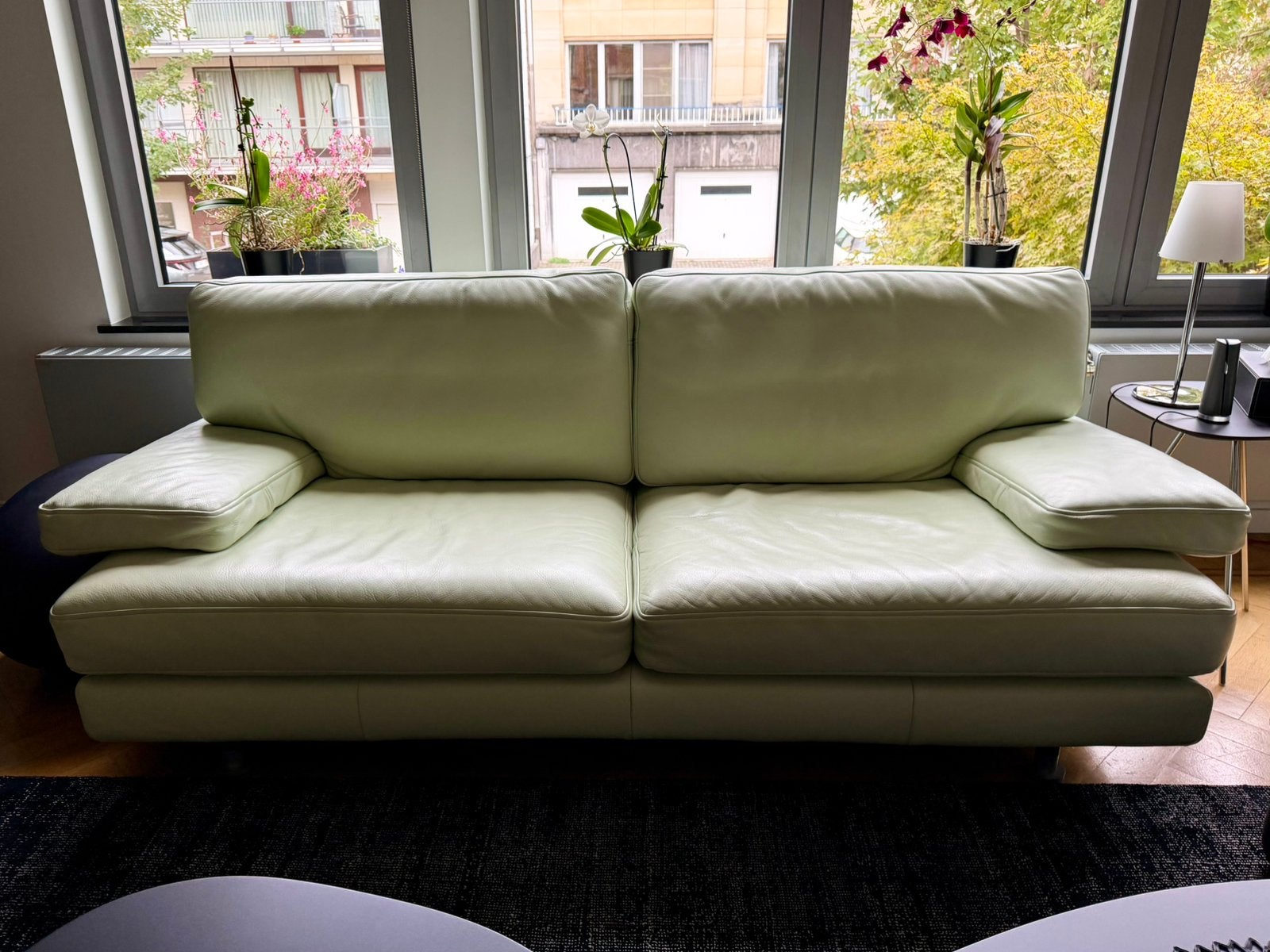 2 canapés Ligne Roset en cuir vert amande, Maison & Meubles, 75 à 100 cm, Banc droit, Comme neuf, Enlèvement
