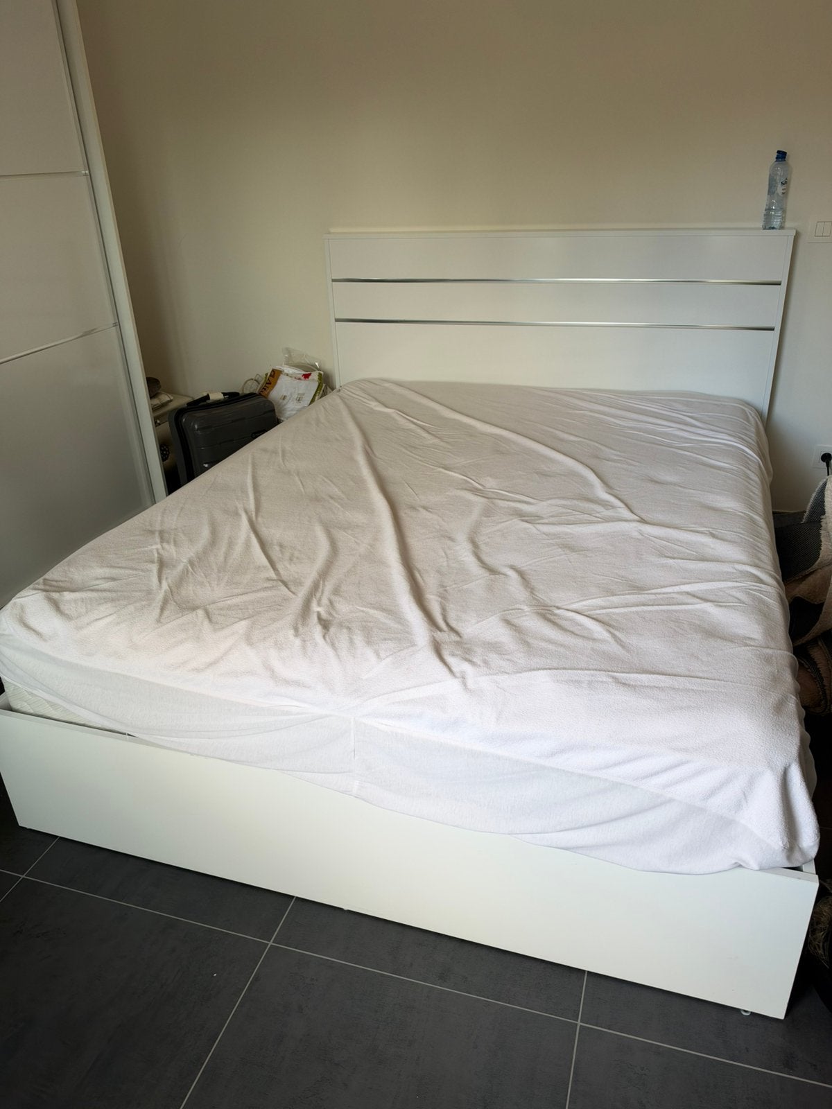 Wit opbergbed met orthopedische matras – €95, Huis en Inrichting, Ophalen, Gebruikt, Wit, Tweepersoons