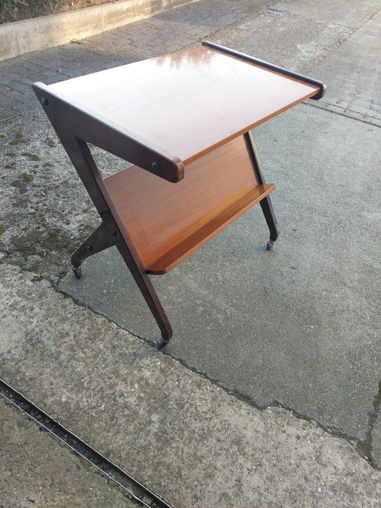 BUREAU TAFELTJE MET WIELETJES, Ophalen, Gebruikt, Hout