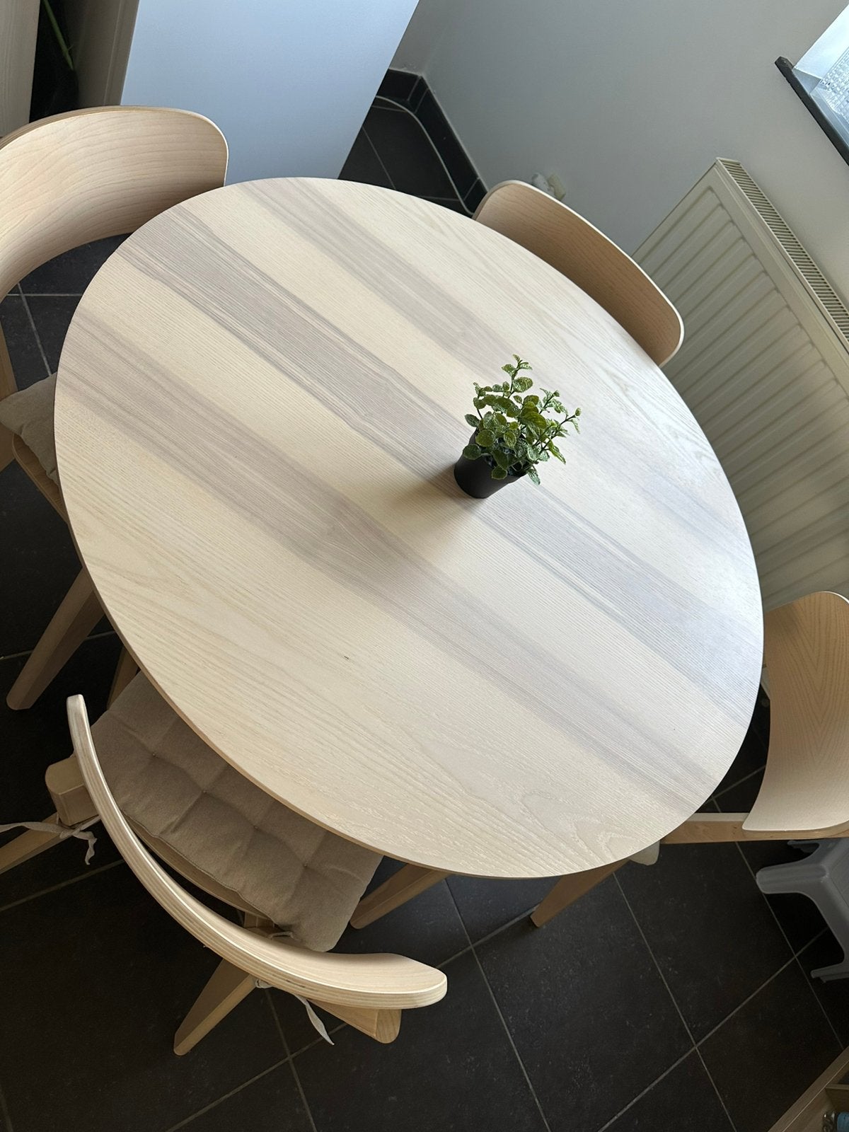 Ronde IKEA LISABO tafel met 4 stoelen + 4 kussens, Ophalen, Zo goed als nieuw, Vier personen, Rond