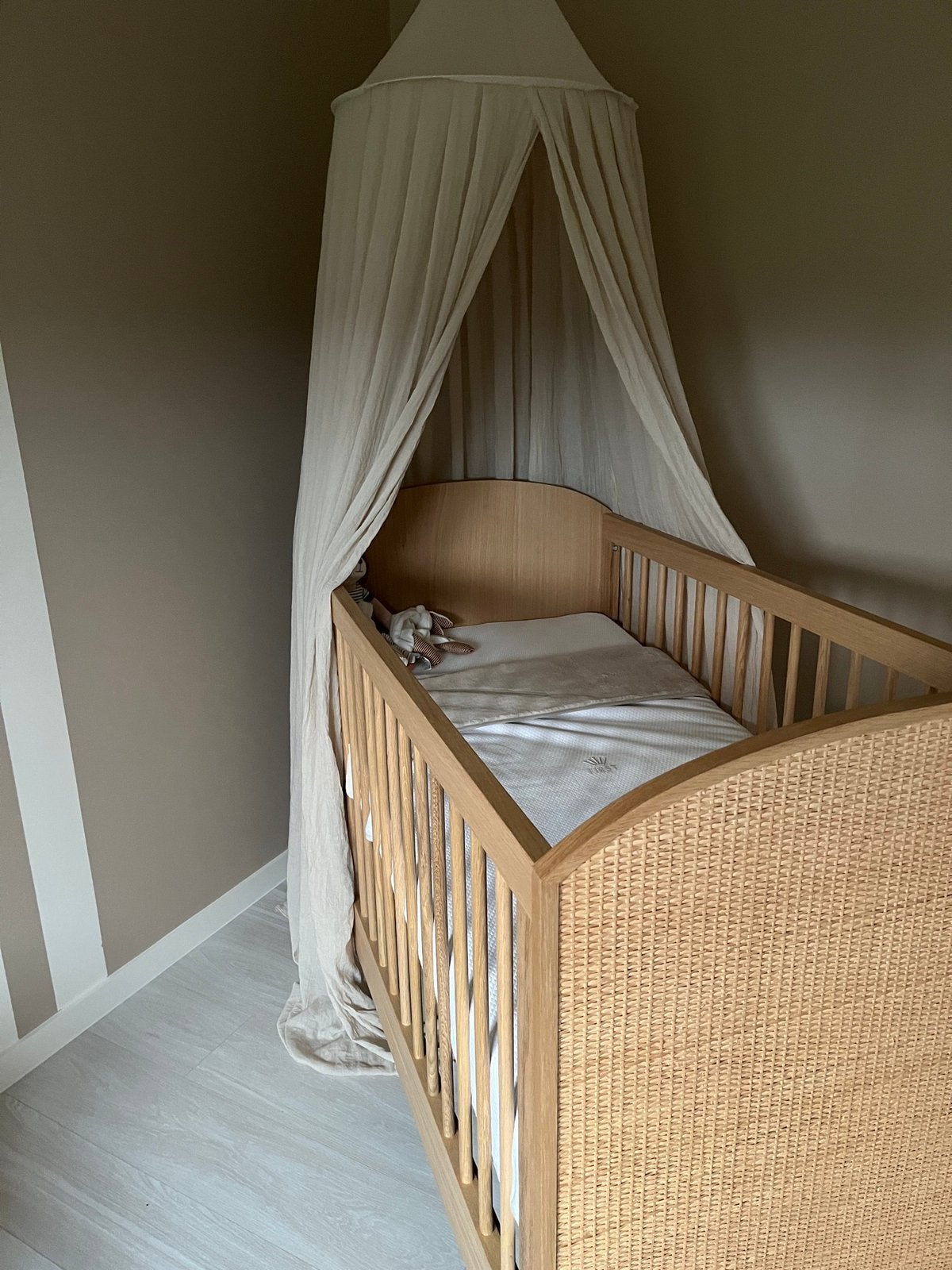 Rotan kinderbed - babybed, Kinderen en Baby's, Ophalen, Zo goed als nieuw