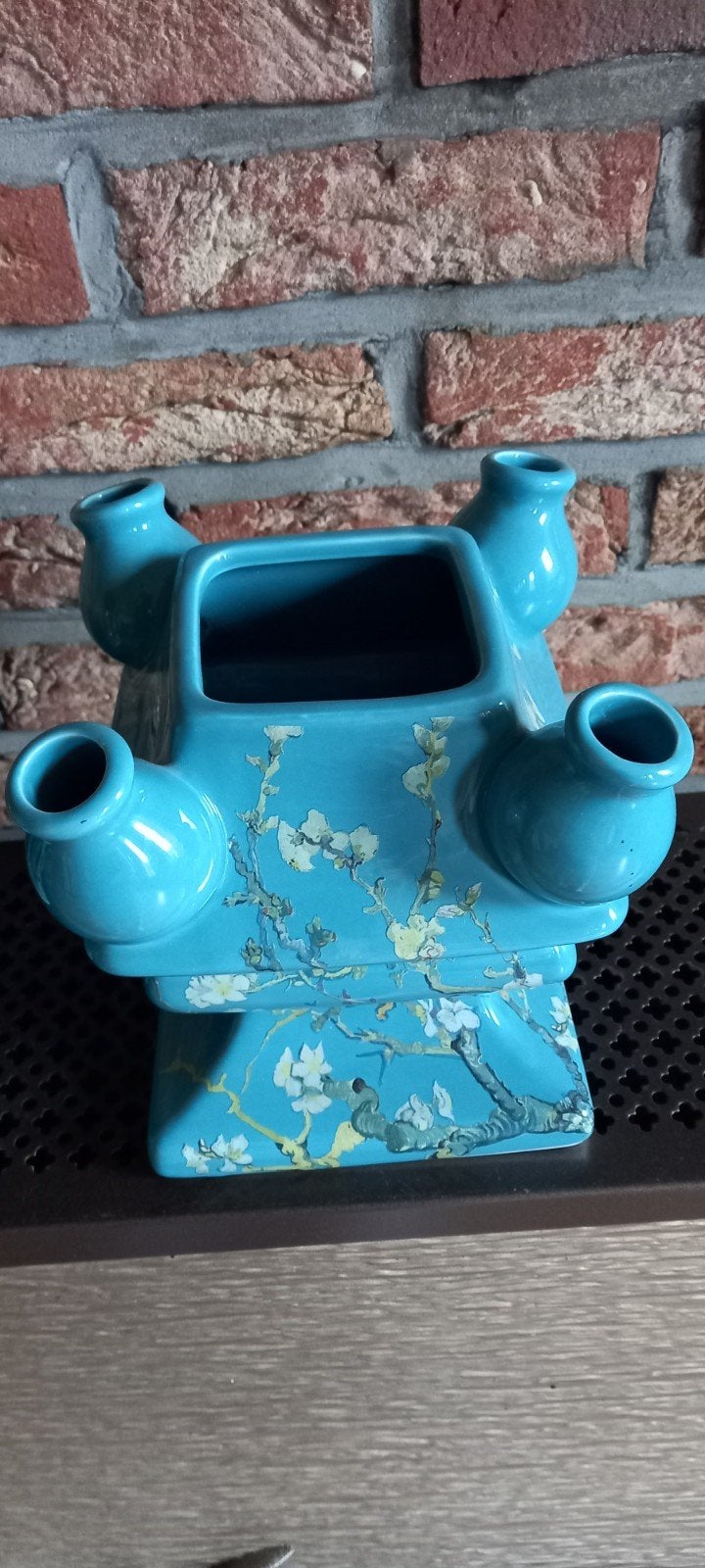 Vase à tulipes Van Gogh Heinen, Enlèvement