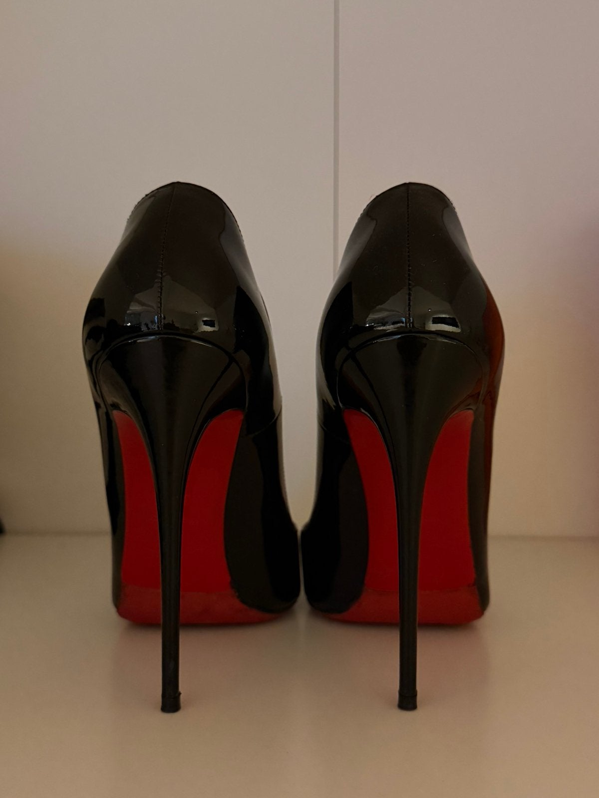 Louboutin So Kate, Vêtements | Femmes, Enlèvement ou Envoi, Escarpins, Comme neuf, Noir
