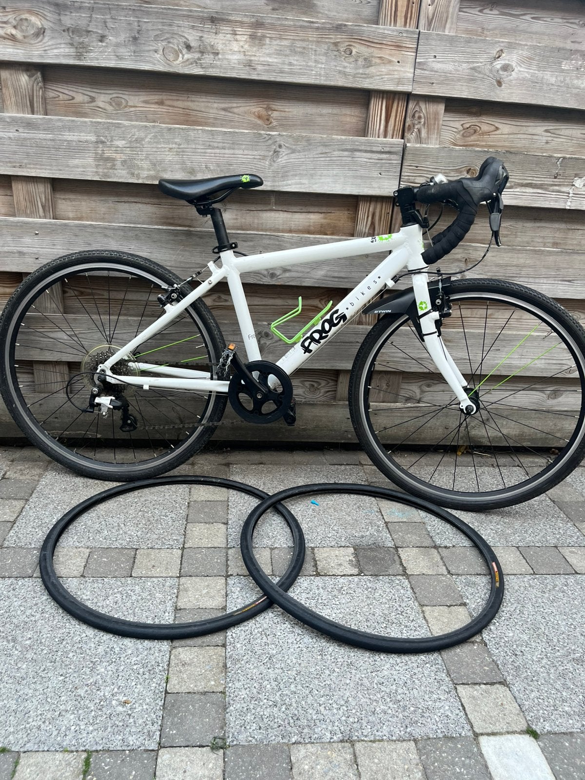 Vélo de route Frog 67 - 24 pouces - Blanc, Aluminium, Comme neuf, Enlèvement, Plus de 20 vitesses