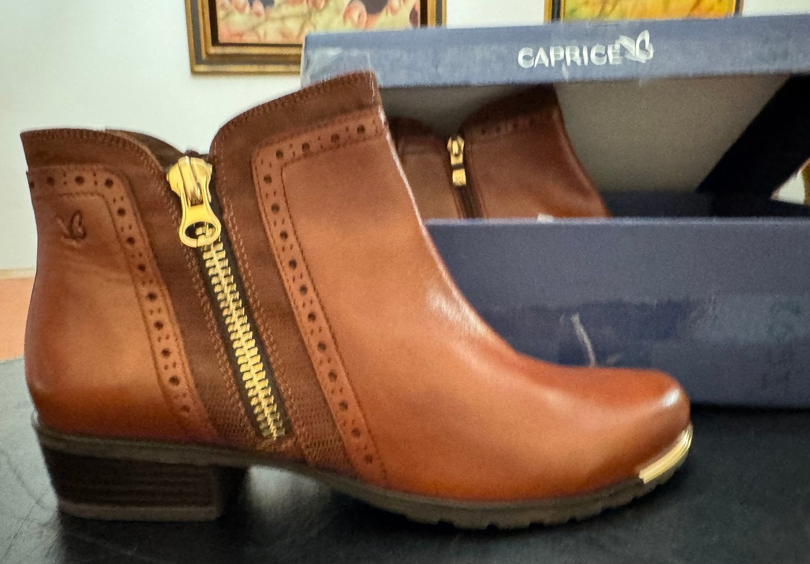 Chaussures neuves en cuir pour dames. Prix boutique : 109€, Enlèvement ou Envoi, Neuf