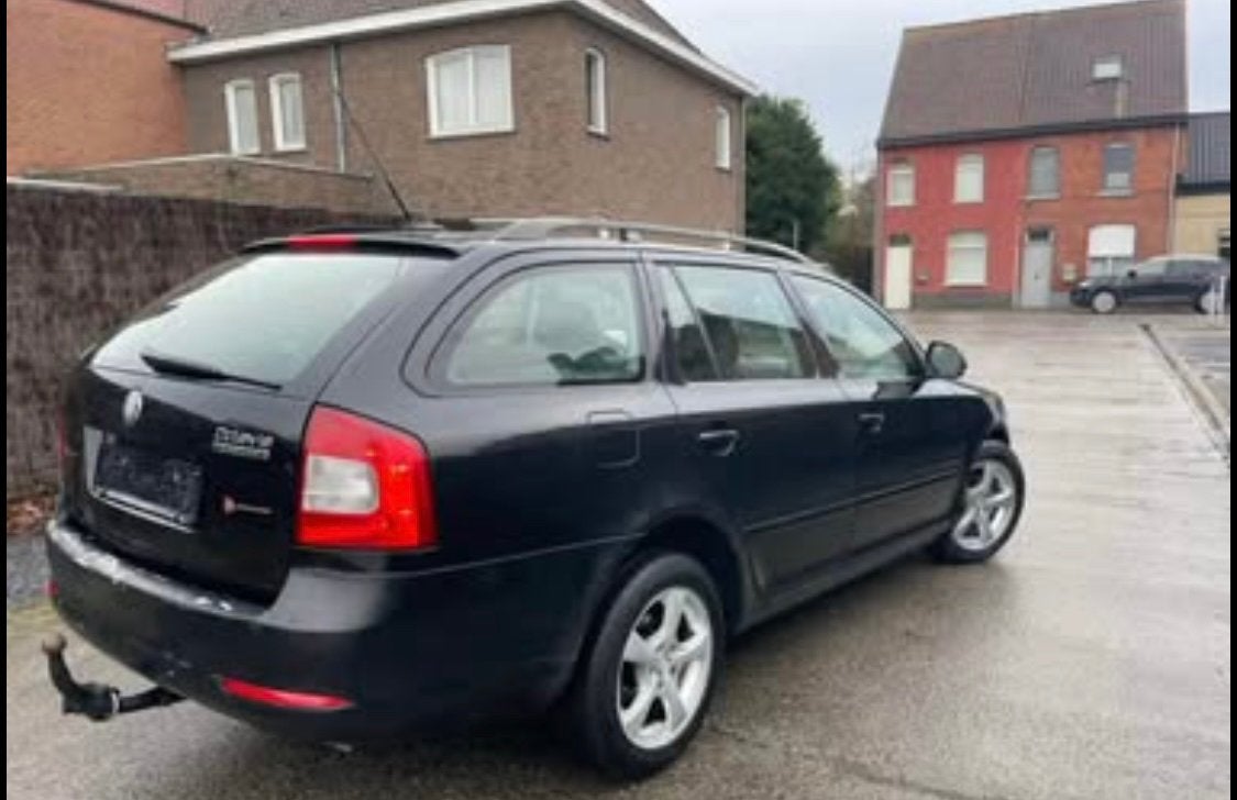 Skoda octavia 2010bj • 244.000km 1.6d werk aan, Bluetooth, Euro 5, Zwart, Bedrijf