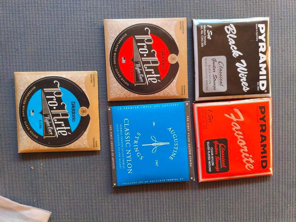Verschillende sets snaren en vox ac30 amplug, Musique & Instruments, Instruments à corde | Autre, Enlèvement