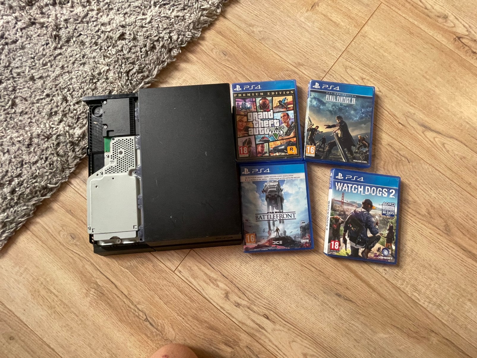 Ps4 met 4 games, Consoles de jeu & Jeux vidéo, Consoles de jeu | Sony PlayStation 4, Enlèvement, Comme neuf