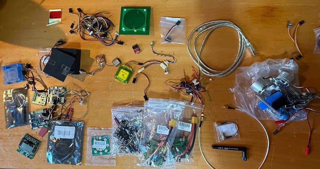 Verzameling materiaal voor zelfbouw drones (controllers), Hobby en Vrije tijd, Ophalen of Verzenden