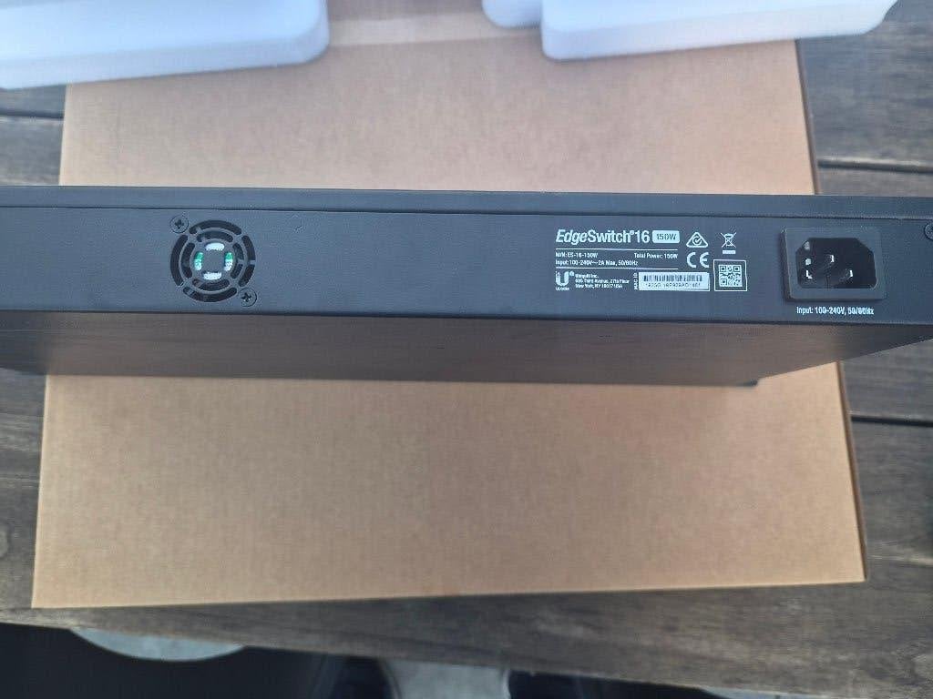 Ubiquiti EdgeSwitch 16, Computers en Software, Netwerk switches, Ophalen of Verzenden, Gebruikt