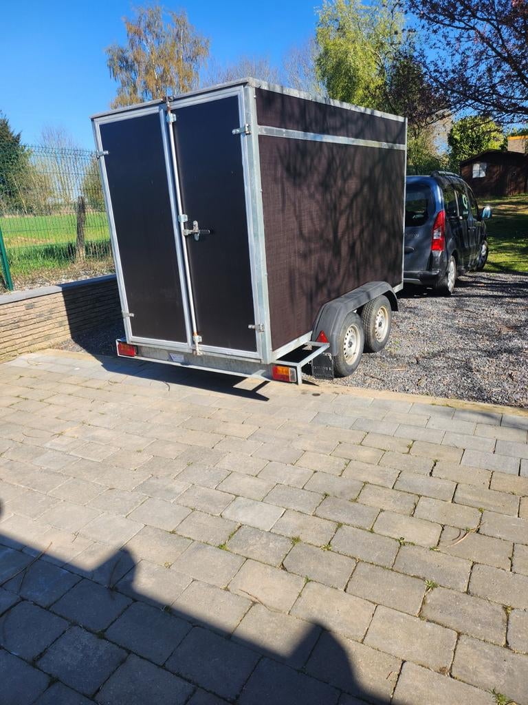Remorque fermée 750kg double essieux 3mx1.50mx1.80m, Ophalen