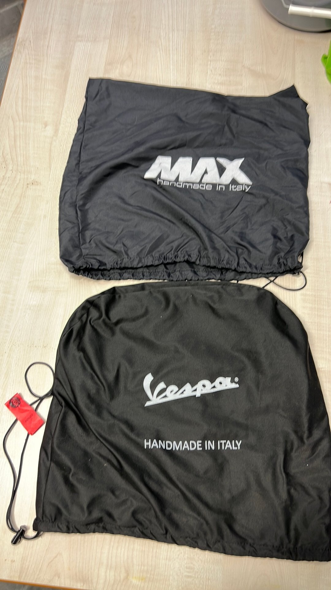 Beschermhoezen helm vespa en max, Ophalen, Zo goed als nieuw