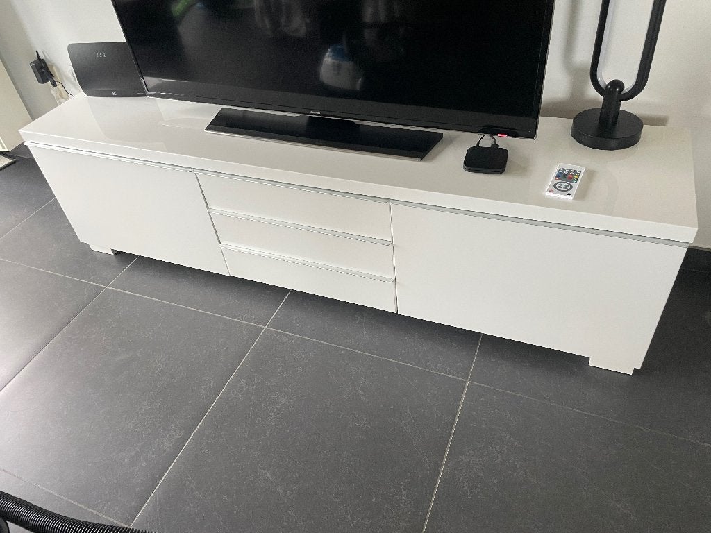 Tv meubel, Ophalen