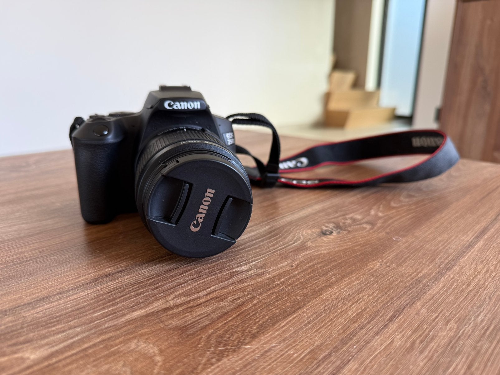 Canon EOS 250D + 18-55mm lens + draagtas - Zo goed als nieuw, Enlèvement, Comme neuf, Canon
