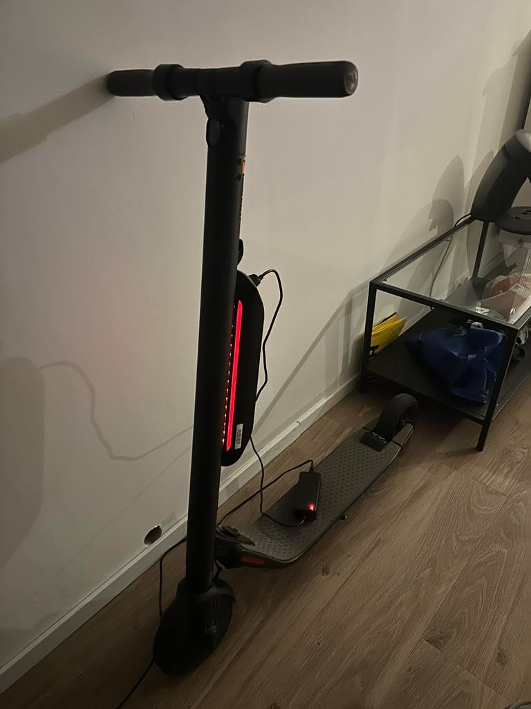 NINEBOT ES, Fietsen en Brommers, Ophalen, Zo goed als nieuw