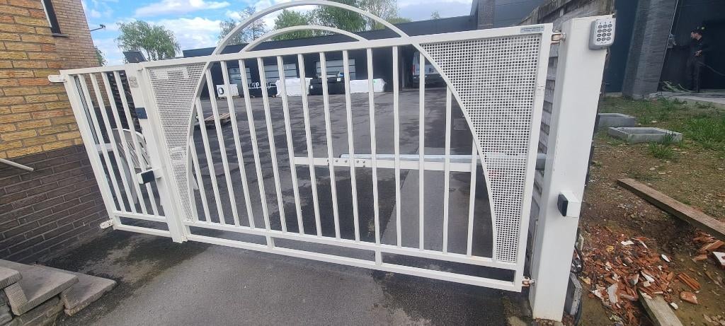 Witte automatische poort, Tuin en Terras, Tuinpoorten, Ophalen, Gebruikt, 100 tot 150 cm, Aluminium