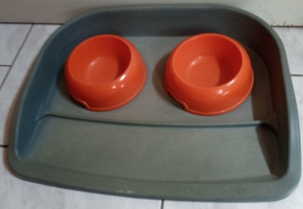 Dienblad met voerbakjes (Ferplast), Ophalen of Verzenden, Gebruikt