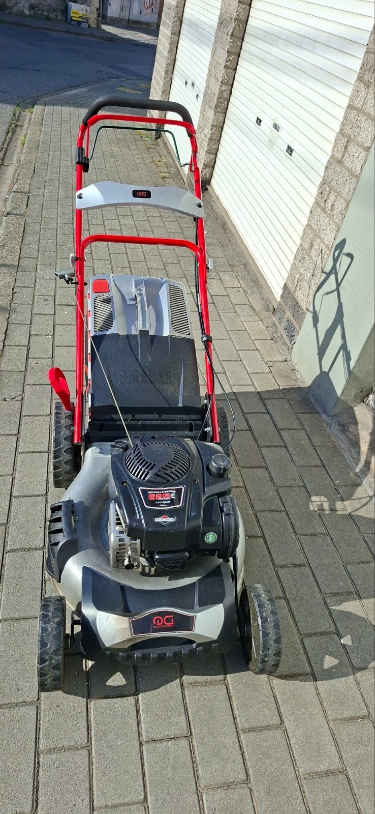 Tondeuse à gazon autotractee
