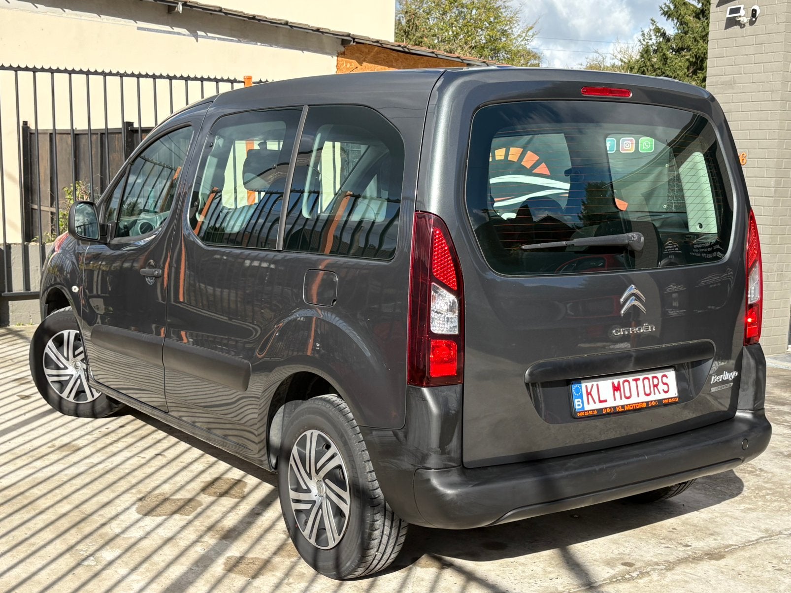 CITROËN BERLINGO MULTISPACE 1.6i ESSENCE 14 000KM CARPASS, Voorwielaandrijving, Handgeschakeld, Grijs, Euro 5