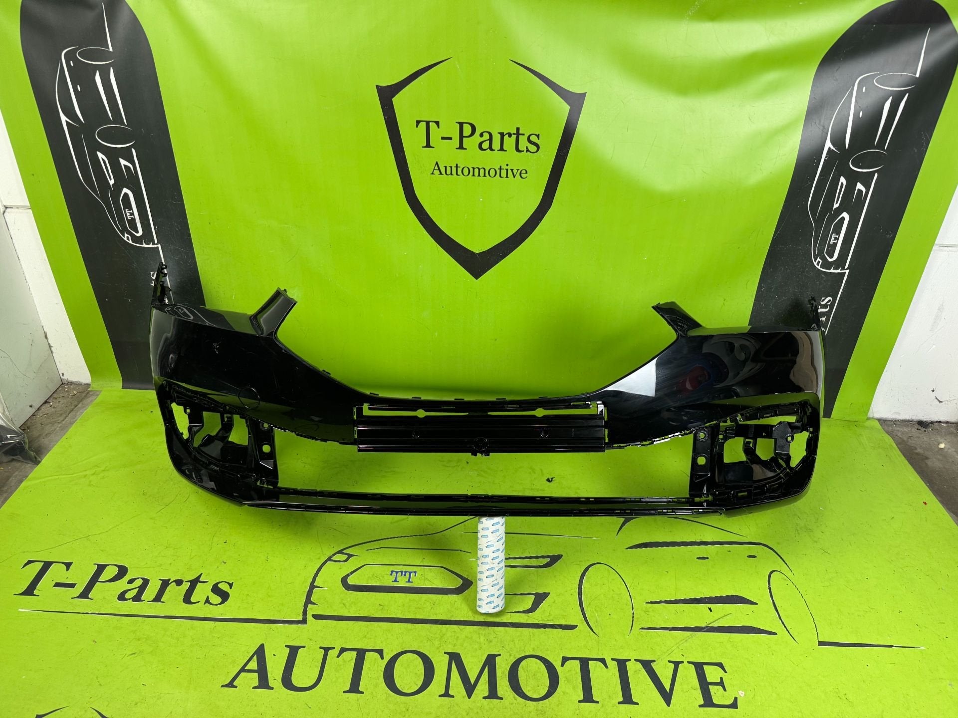 Pare-chocs avant de la Seat Leon, Neuf, Pare-chocs, Autovia A-2, Km 585 585
08760  Martorell, ES, SEAT S.A.