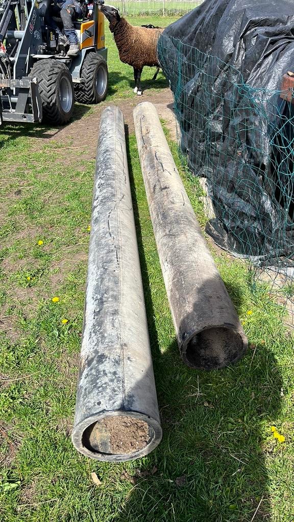 Buis (hard) van 4 m en 3,7 m - diameter 240 cm - dikte 2 cm, Doe-het-zelf en Bouw, Ophalen, Zo goed als nieuw