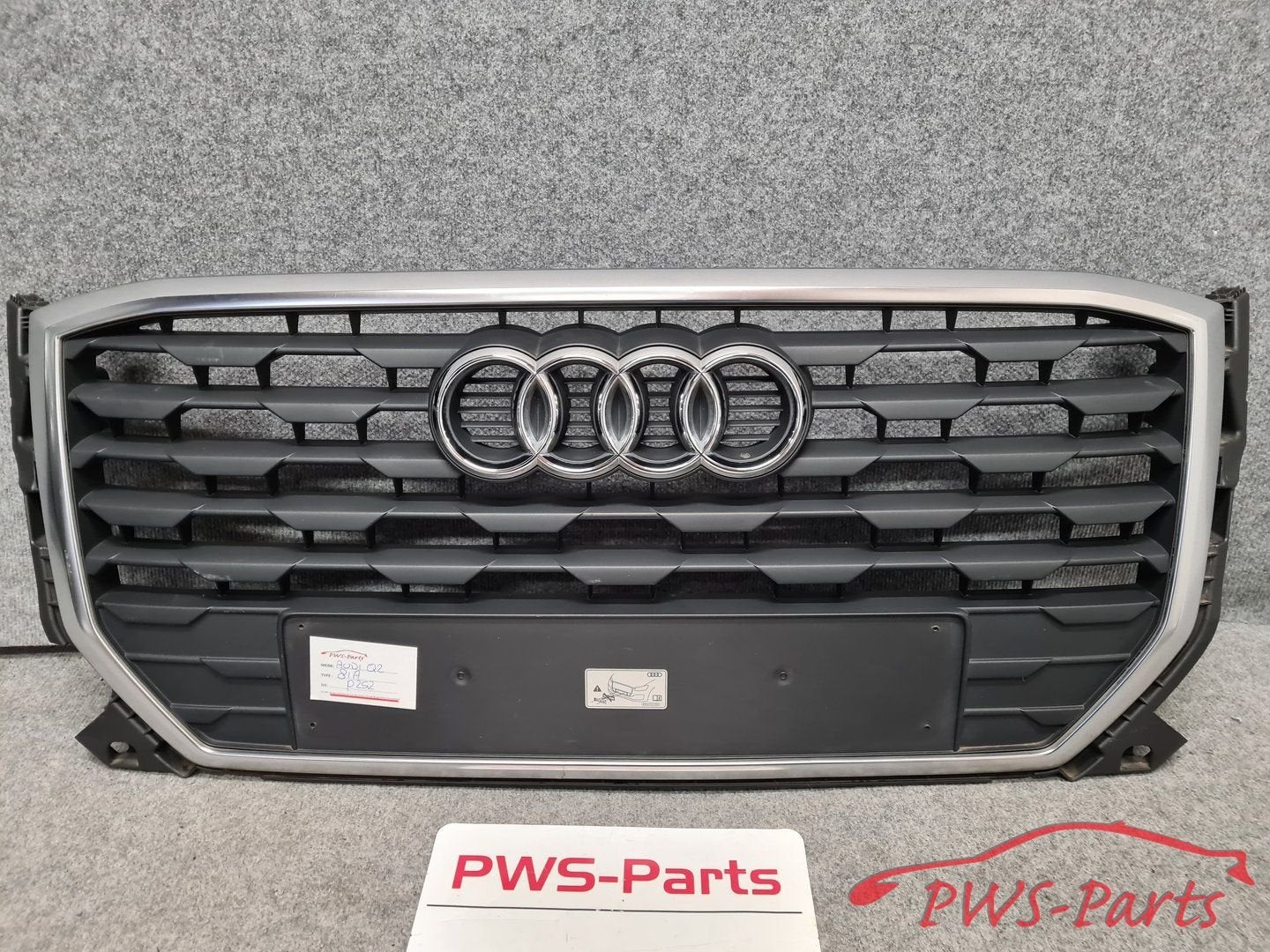 AUDI Q2 81A GRILL VOORBUMPER ORIGINEEL, Auto-onderdelen, Gebruikt, -, -, -